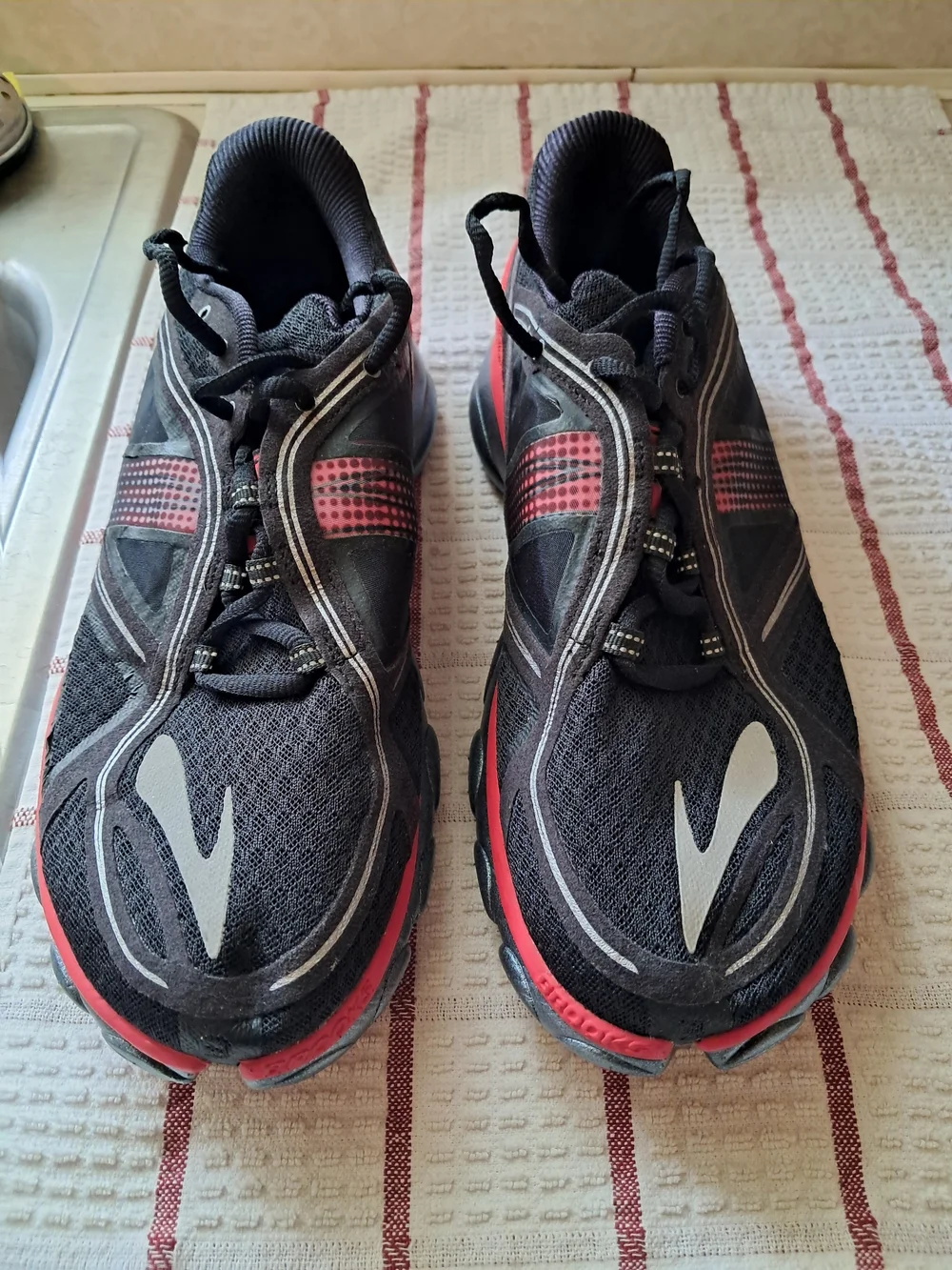 Brooks PureFlow 3 Mens Running Shoes Size 9.5 Black Red Minimalist 1101621D569